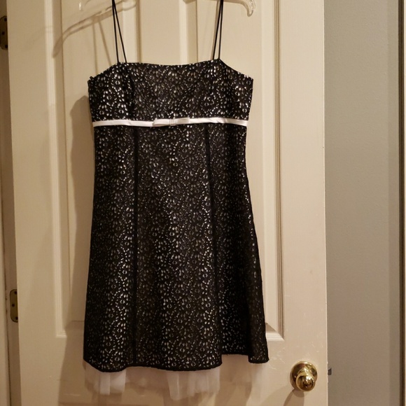 Dress - Picture 1 of 3